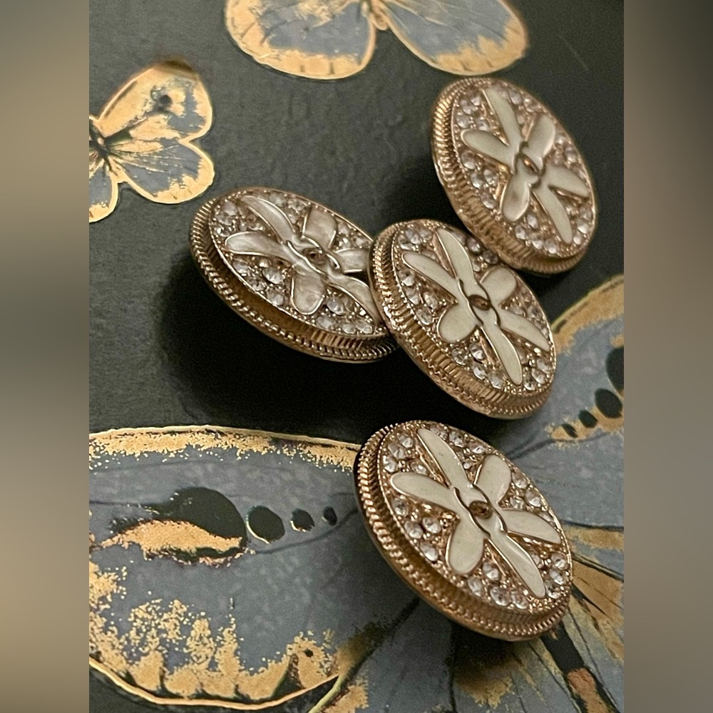 Set of 4 Chanel Buttons - Picture 2 of 13